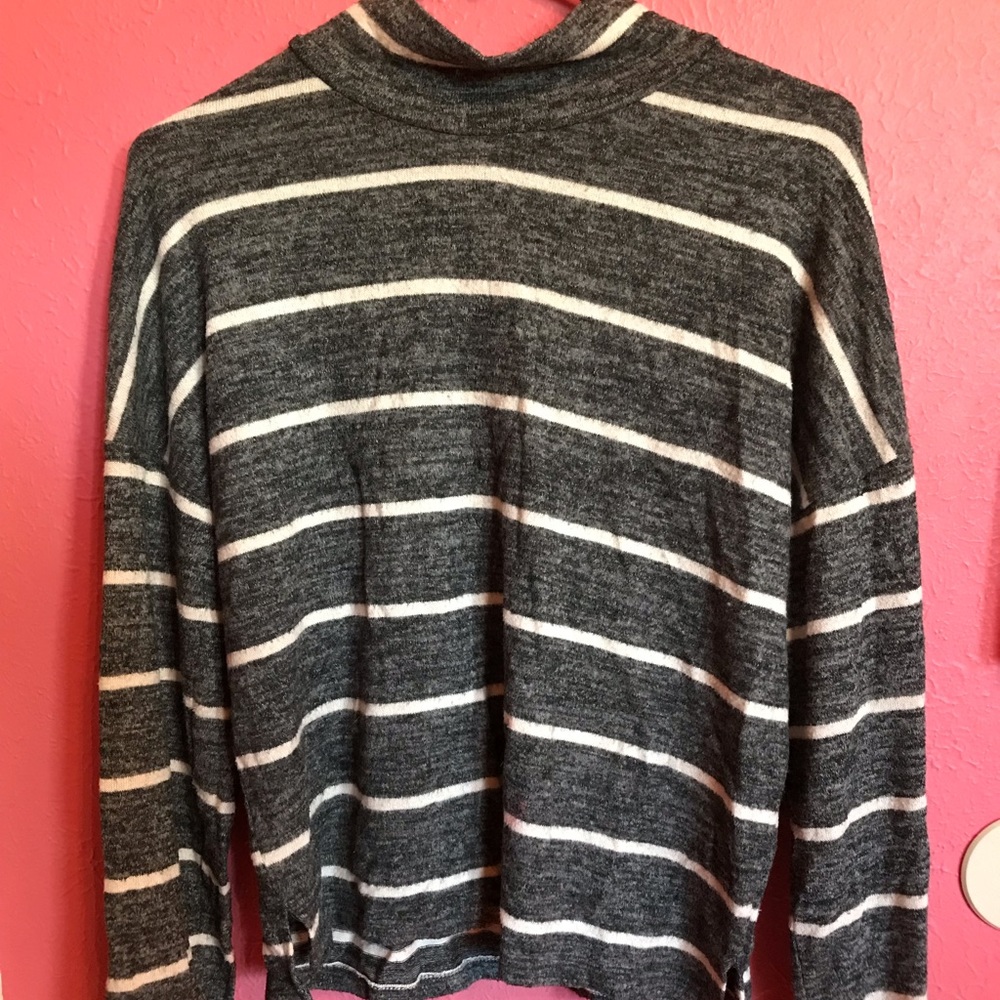 Long sleeved striped crop top